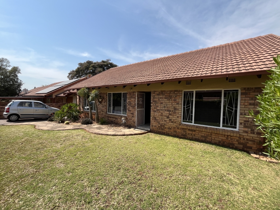 To Let 3 Bedroom Property for Rent in Geelhoutpark North West